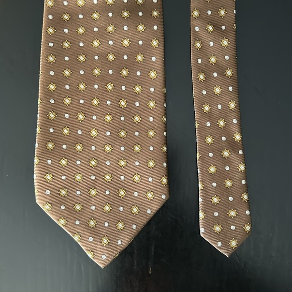 Bijoux Terner Cappuccino Brown Silk Tie, Gold & White Pattern, Perfect for Fall - Picture 5 of 12